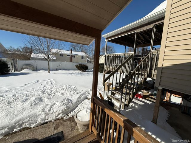 8 Speed Street, Brentwood, NY 11717