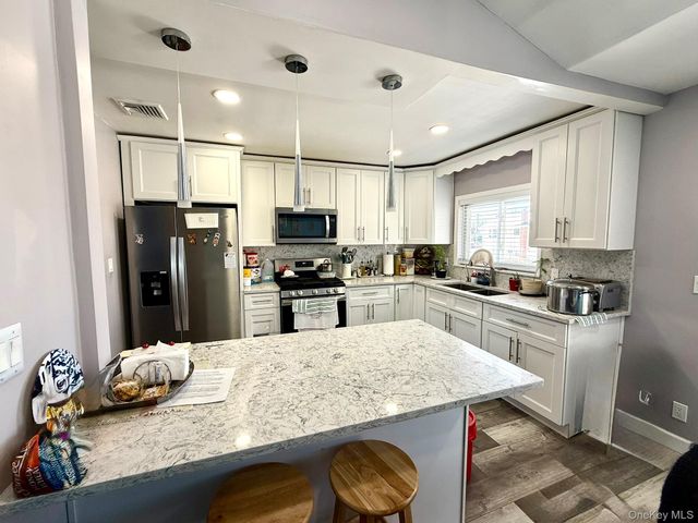 8 Speed Street, Brentwood, NY 11717