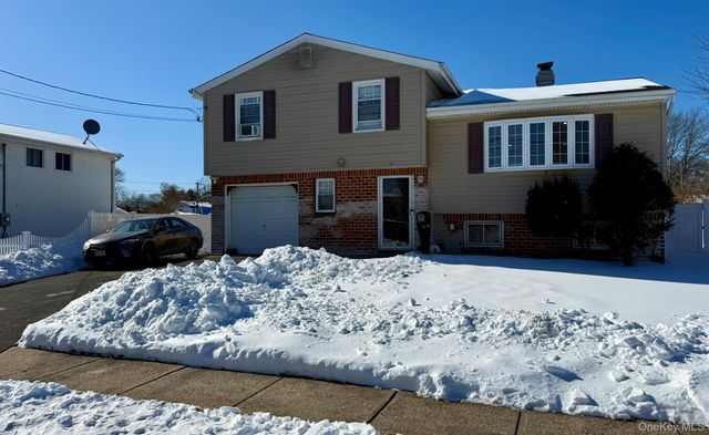 8 Speed Street, Brentwood, NY 11717