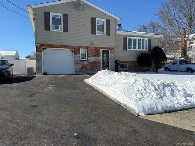 8 Speed Street, Brentwood, NY 11717