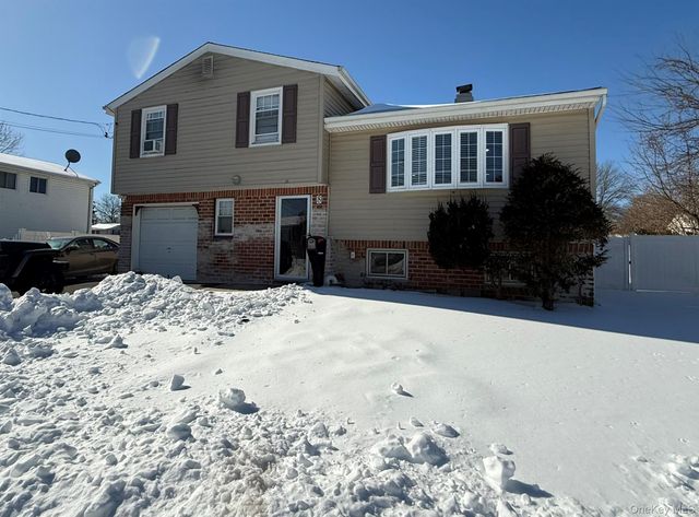 8 Speed Street, Brentwood, NY 11717