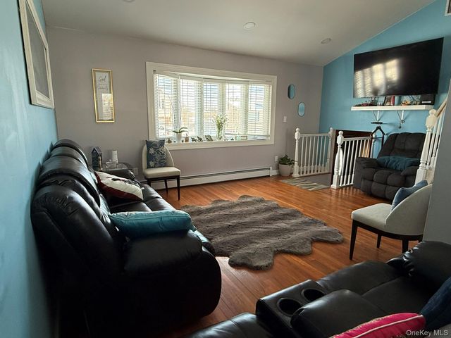 8 Speed Street, Brentwood, NY 11717