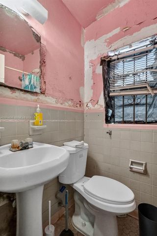 1211 NW 37th St, Miami, FL 33142