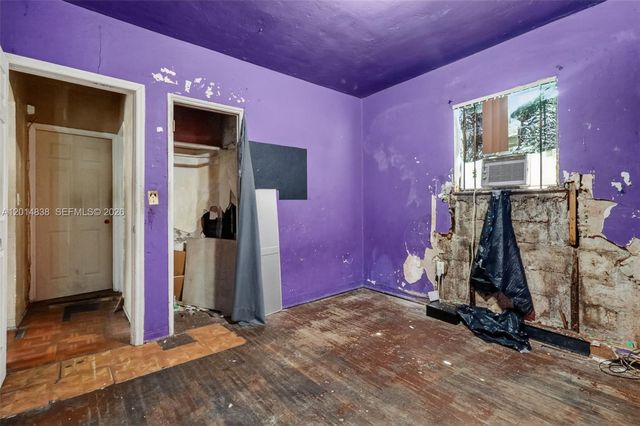 1211 NW 37th St, Miami, FL 33142