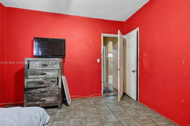 1211 NW 37th St, Miami, FL 33142