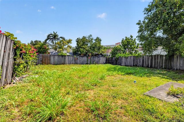 1211 NW 37th St, Miami, FL 33142