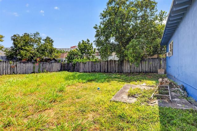 1211 NW 37th St, Miami, FL 33142