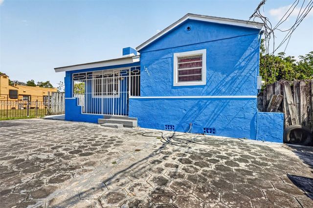 1211 NW 37th St, Miami, FL 33142