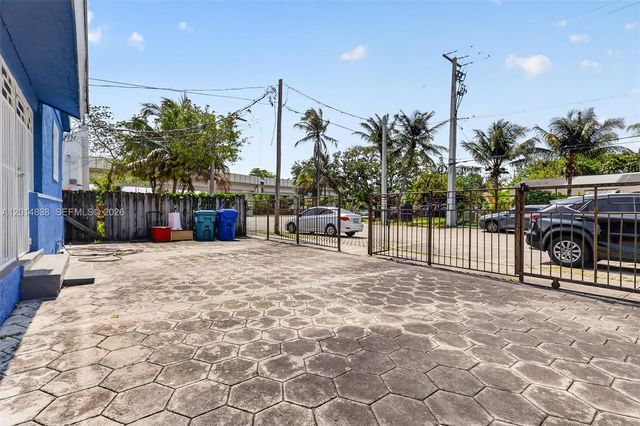 1211 NW 37th St, Miami, FL 33142