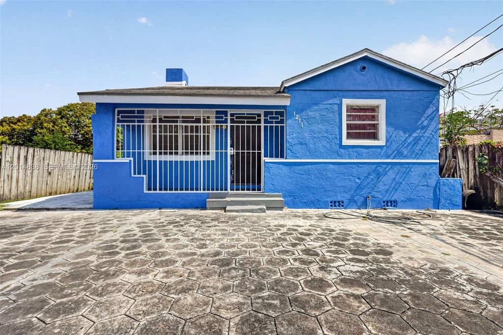 1211 NW 37th St, Miami, FL 33142