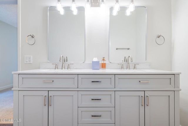 2085 Rayshire Street, Thousand Oaks, CA 91362