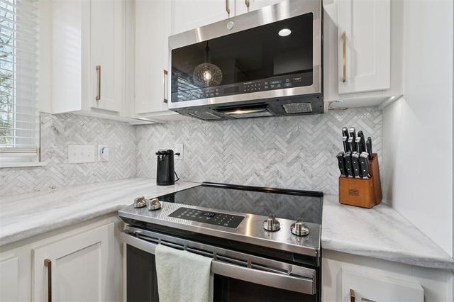 703 Rolling Meadow Drive, Noble, OK 73068