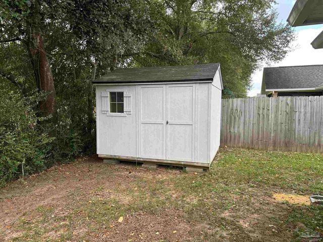 7329 Farmers Rd, Pensacola, FL 32526