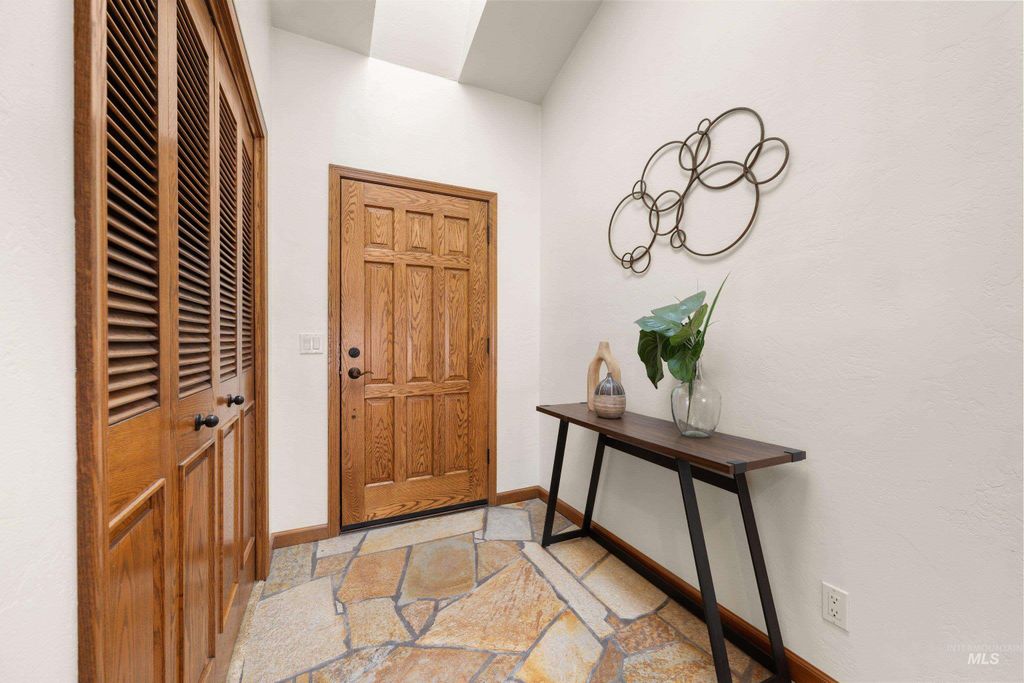 8844 W Brookview Drive, Boise, ID 83709 photo 2
