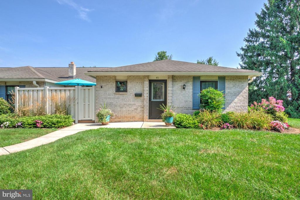41 VALLEYBROOK DR, Lancaster, PA 17601
