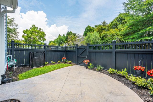 2069 Kings Gate Lane, Mount Pleasant, SC 29466