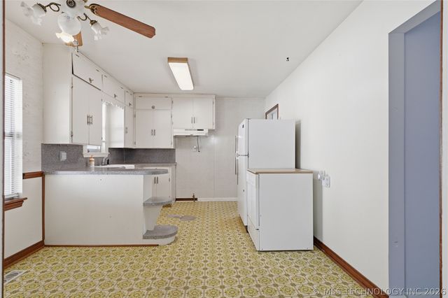 911 N Roosevelt Avenue, Sand Springs, OK 74063