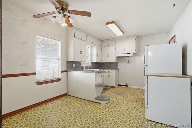 911 N Roosevelt Avenue, Sand Springs, OK 74063