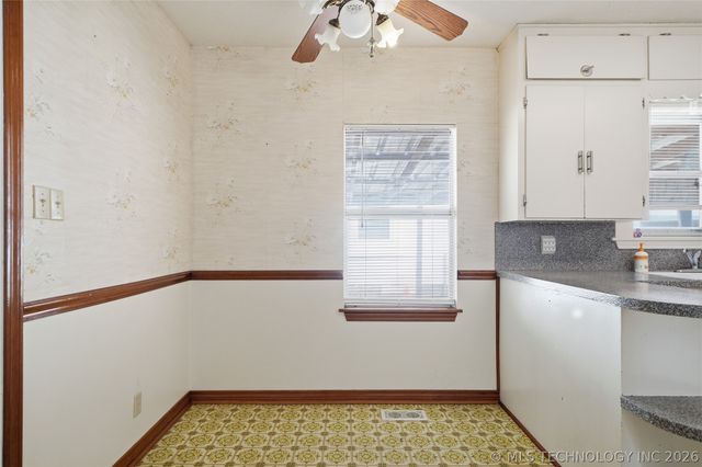 911 N Roosevelt Avenue, Sand Springs, OK 74063