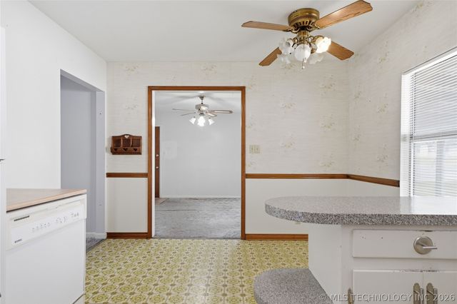 911 N Roosevelt Avenue, Sand Springs, OK 74063