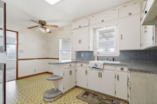 911 N Roosevelt Avenue, Sand Springs, OK 74063