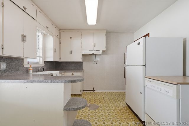 911 N Roosevelt Avenue, Sand Springs, OK 74063