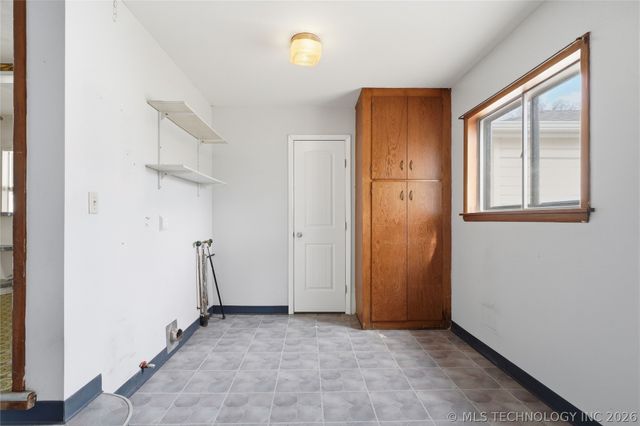 911 N Roosevelt Avenue, Sand Springs, OK 74063