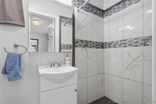 911 N Roosevelt Avenue, Sand Springs, OK 74063