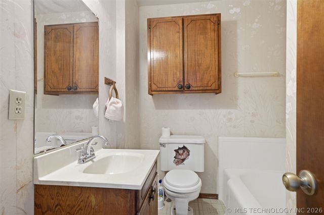 911 N Roosevelt Avenue, Sand Springs, OK 74063