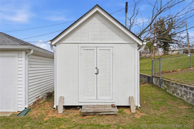 911 N Roosevelt Avenue, Sand Springs, OK 74063