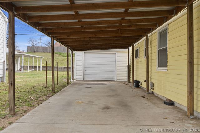 911 N Roosevelt Avenue, Sand Springs, OK 74063