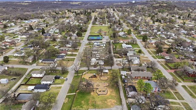 911 N Roosevelt Avenue, Sand Springs, OK 74063