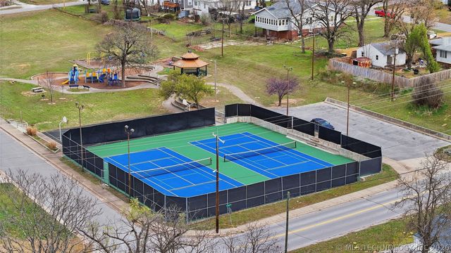 911 N Roosevelt Avenue, Sand Springs, OK 74063