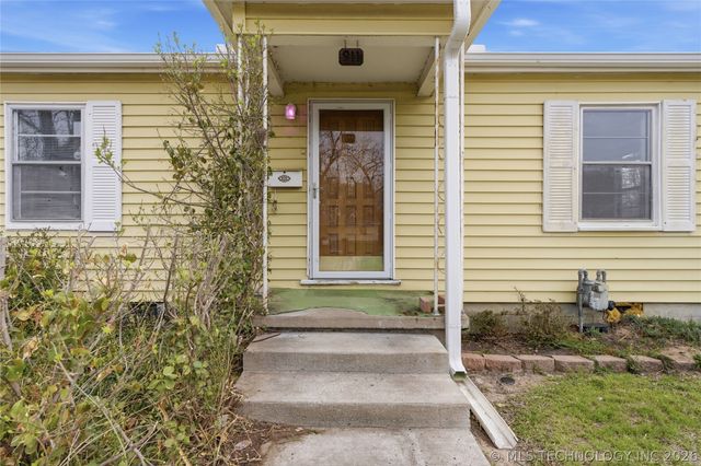 911 N Roosevelt Avenue, Sand Springs, OK 74063