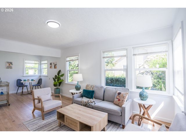 305 Ne 26TH Ave, Portland, OR 97232