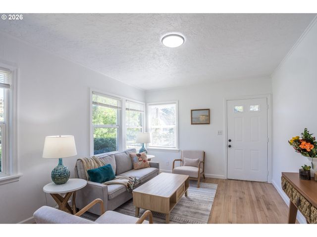 305 Ne 26TH Ave, Portland, OR 97232