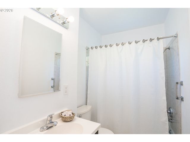 305 Ne 26TH Ave, Portland, OR 97232