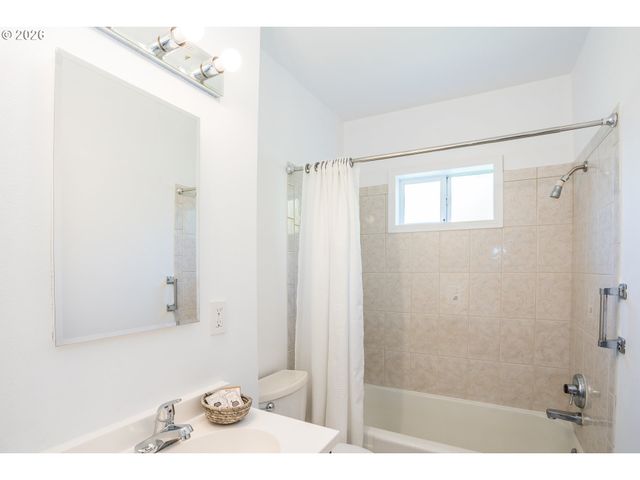 305 Ne 26TH Ave, Portland, OR 97232