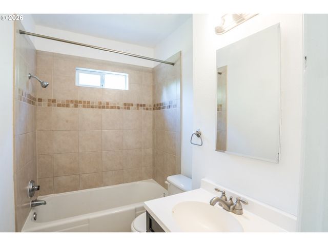 305 Ne 26TH Ave, Portland, OR 97232