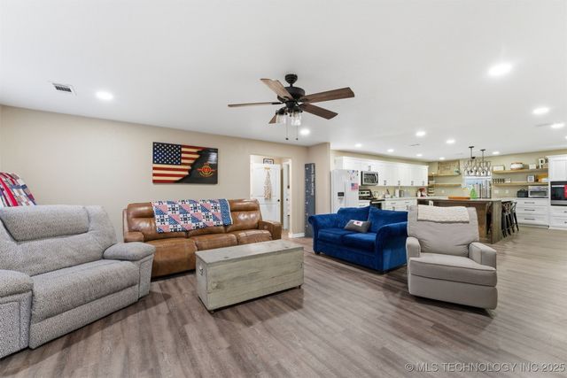 1175 W Pine Street, Westville, OK 74965