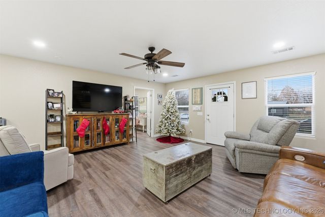 1175 W Pine Street, Westville, OK 74965