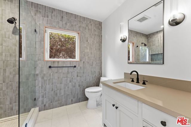 8833 Ashcroft Avenue, West Hollywood, CA 90048