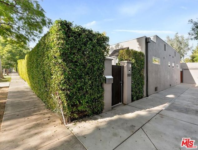 8833 Ashcroft Avenue, West Hollywood, CA 90048