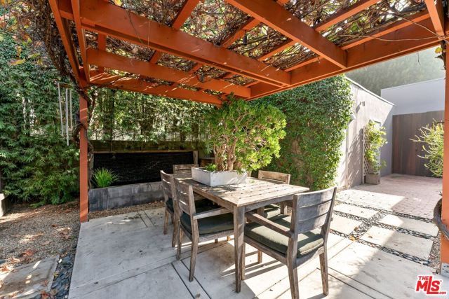 8833 Ashcroft Avenue, West Hollywood, CA 90048
