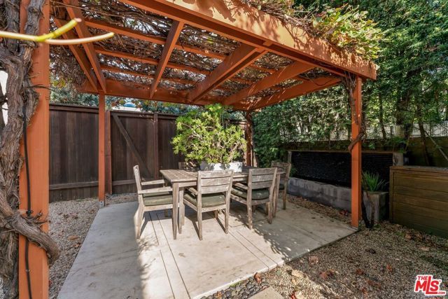 8833 Ashcroft Avenue, West Hollywood, CA 90048