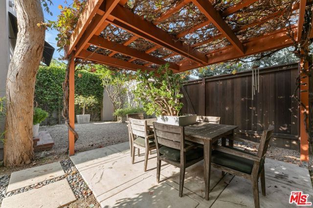 8833 Ashcroft Avenue, West Hollywood, CA 90048