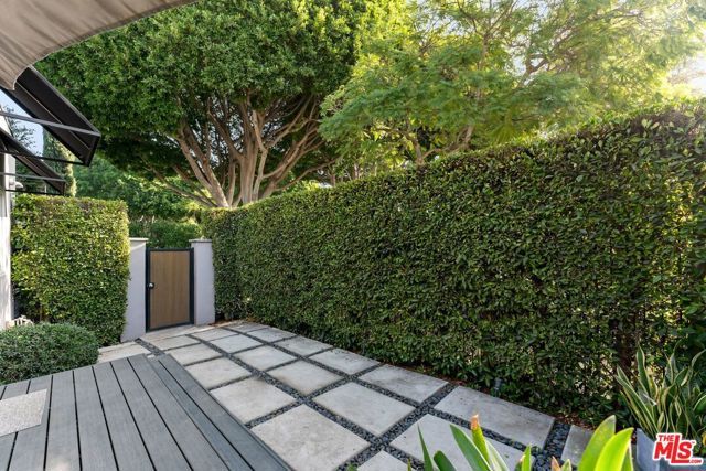 8833 Ashcroft Avenue, West Hollywood, CA 90048