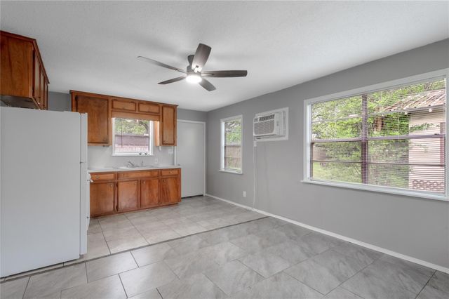 700 Gray Street 2, Huntsville, TX 77320