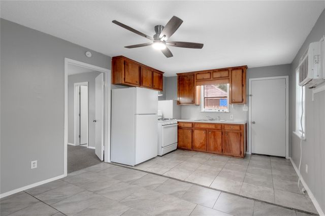 700 Gray Street 2, Huntsville, TX 77320
