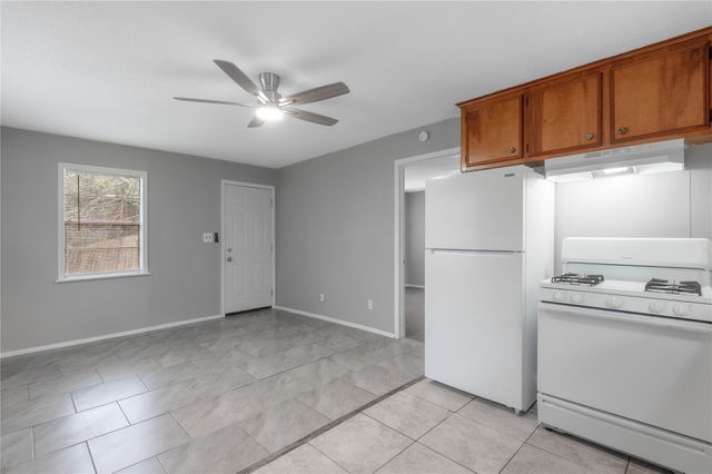 700 Gray Street 2, Huntsville, TX 77320